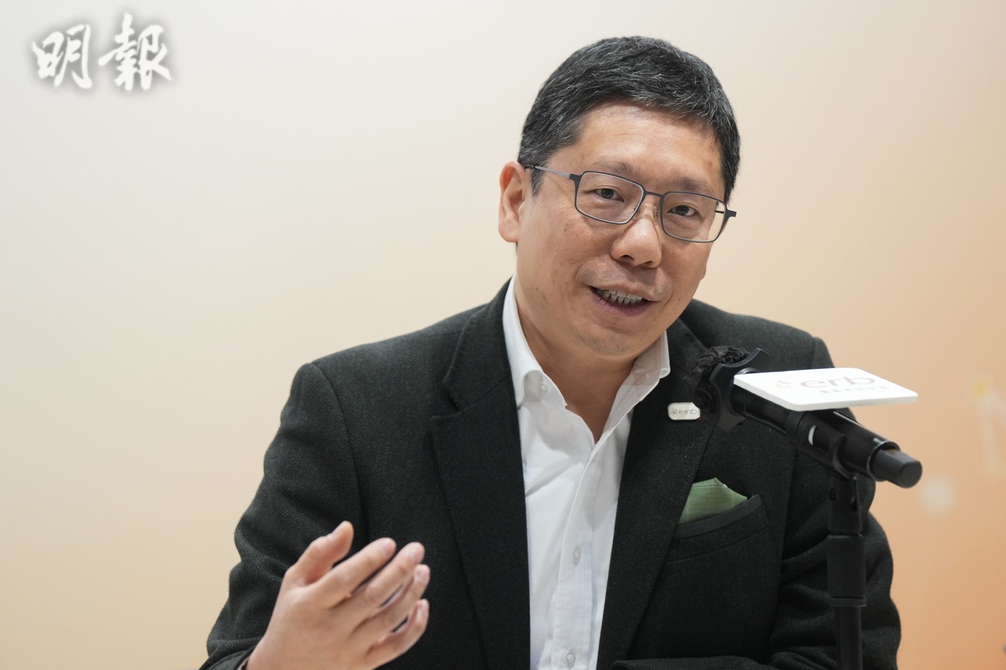 黃傑龍表示,希望再培訓局成為「行業天文台」,會更主動聯絡政策局,提前了解商界的人力需求,並提前準備相關課程。 黃傑龍表示,希望再培訓局成為「行業天文台」,會更主動聯絡政策局,提前了解商界的人力需求,並提前準備相關課程。